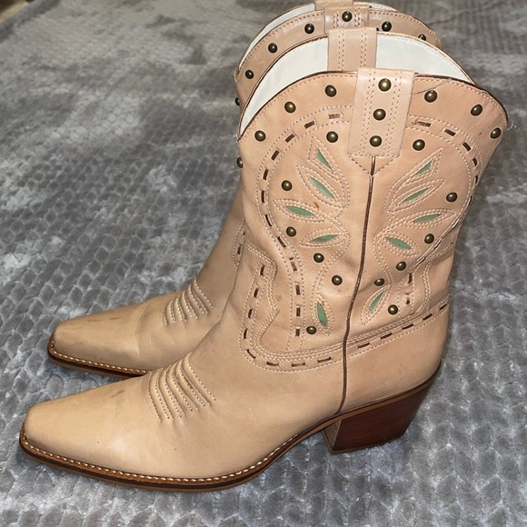 mercer & madison Shoes - Mercer & Madison Tan Green Genuine Leather Cowgirl Boots.  Size 10‎